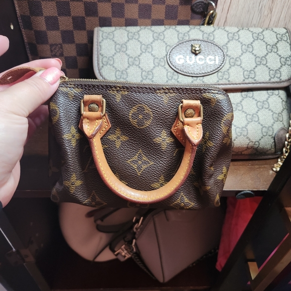 Purses - Picture 2 of 11